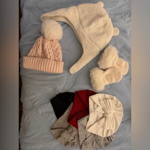 GAP Kids Cream and Light Pink Pom-Pom Hat & 2 blankets